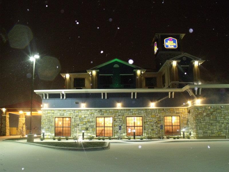 Best Western Plus Emerald Inn & Suites Garden City Εξωτερικό φωτογραφία