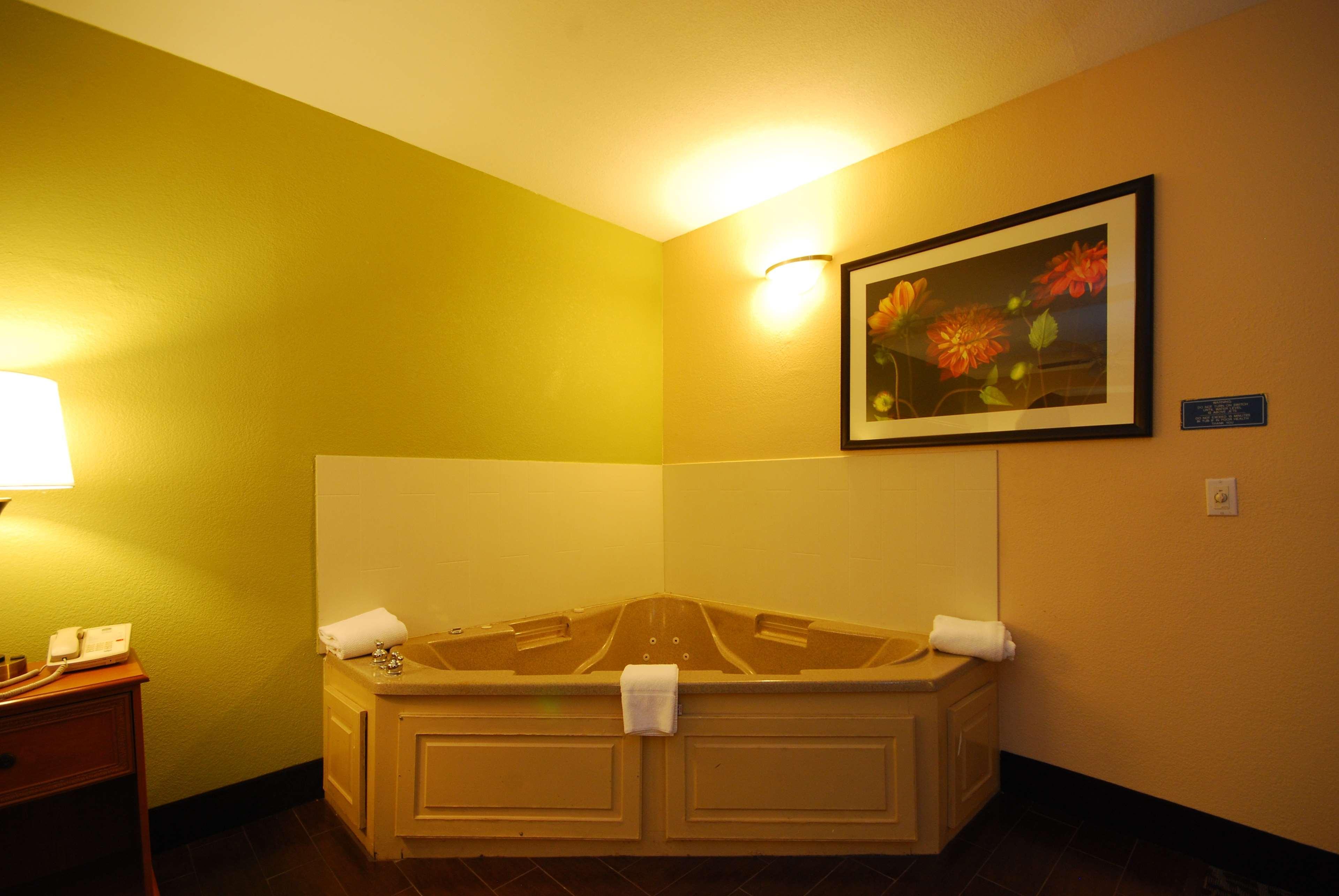 Best Western Plus Emerald Inn & Suites Garden City Εξωτερικό φωτογραφία