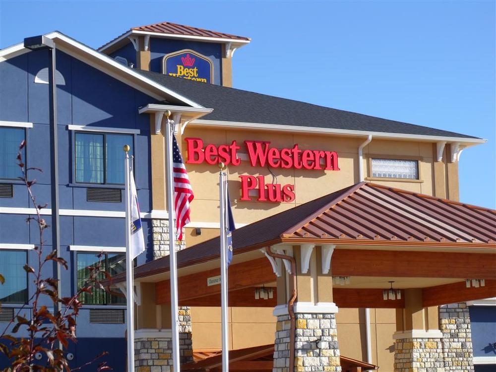 Best Western Plus Emerald Inn & Suites Garden City Εξωτερικό φωτογραφία