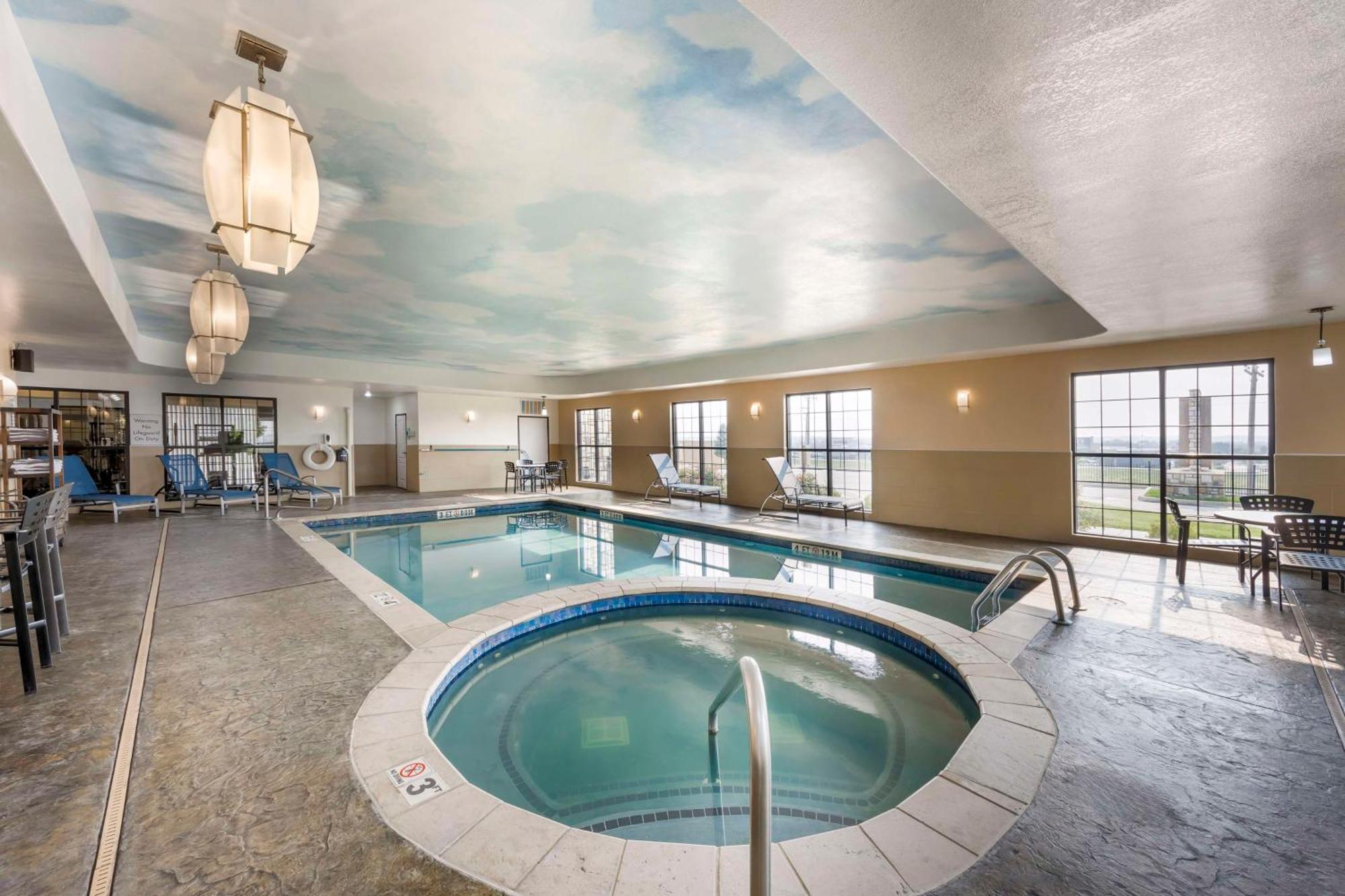 Best Western Plus Emerald Inn & Suites Garden City Εξωτερικό φωτογραφία