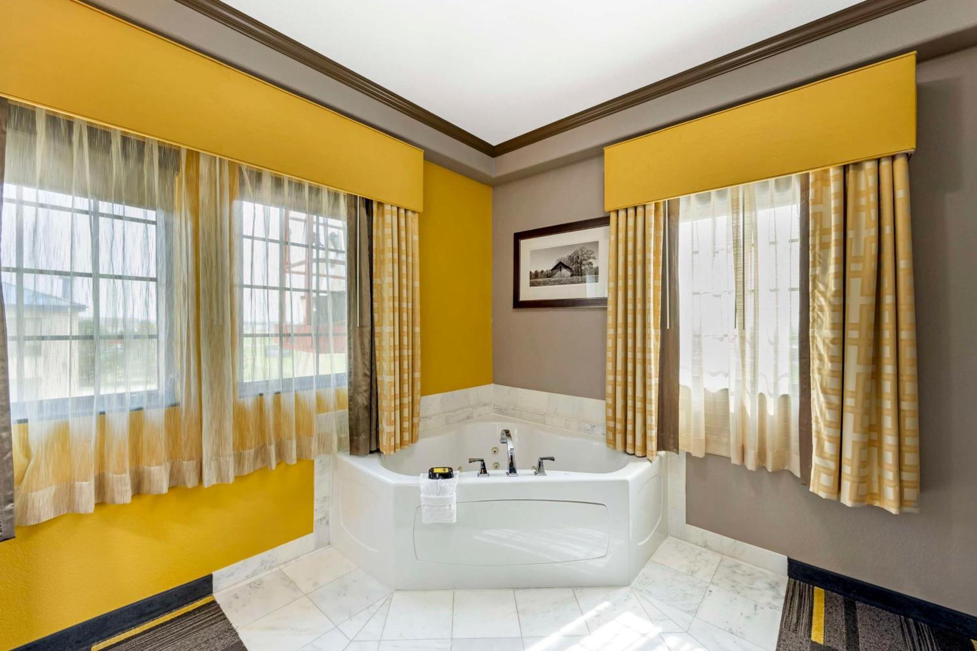 Best Western Plus Emerald Inn & Suites Garden City Εξωτερικό φωτογραφία