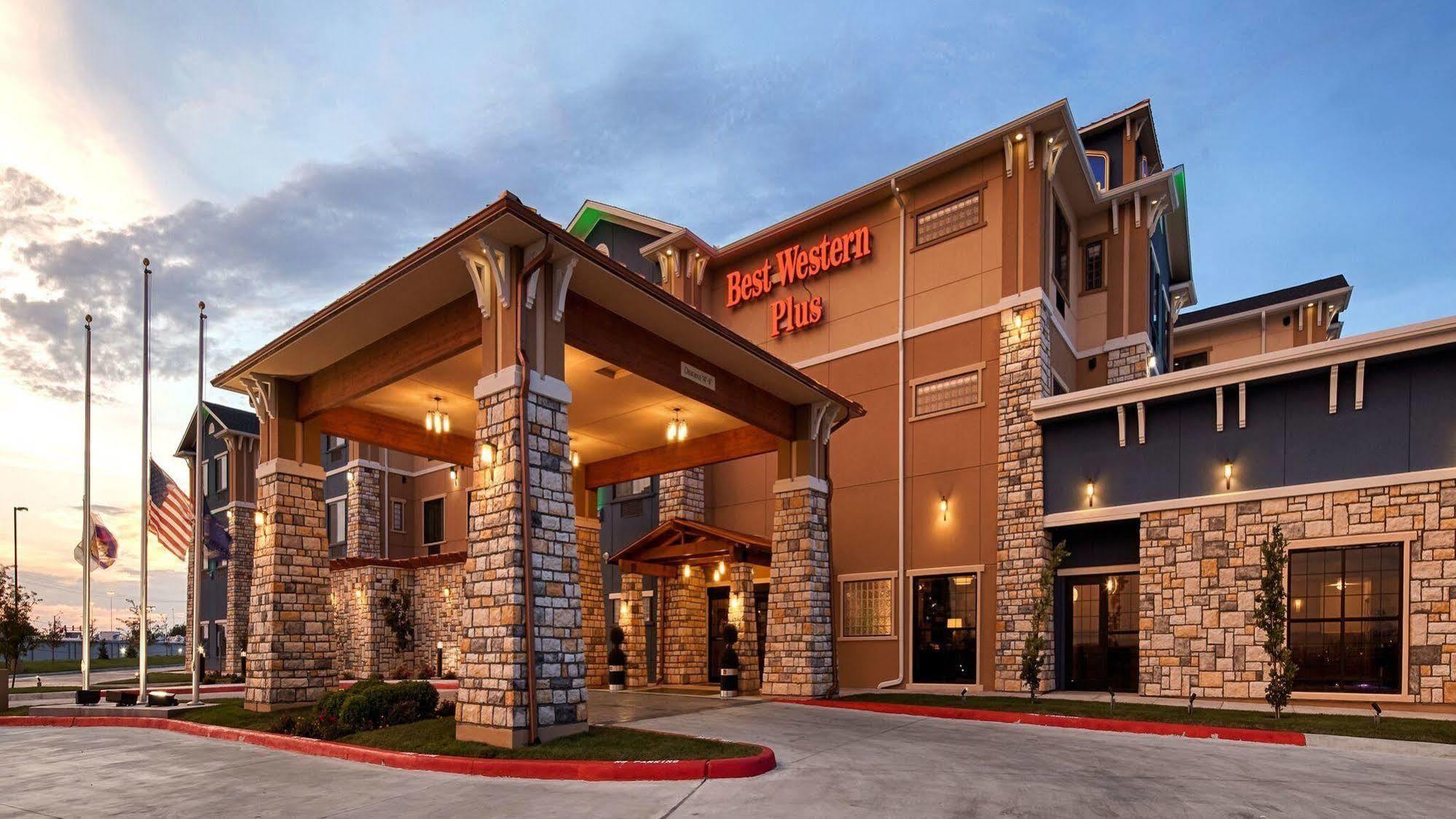 Best Western Plus Emerald Inn & Suites Garden City Εξωτερικό φωτογραφία